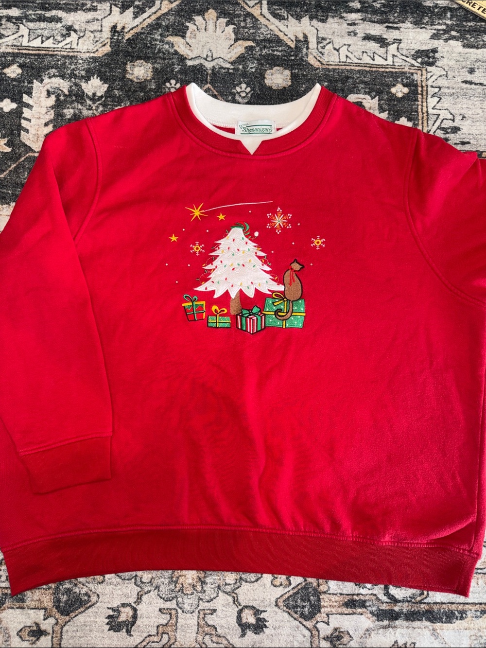 VINTAGE Kitty Cat Red Holiday Crewneck Sweater with Tree & Gifts